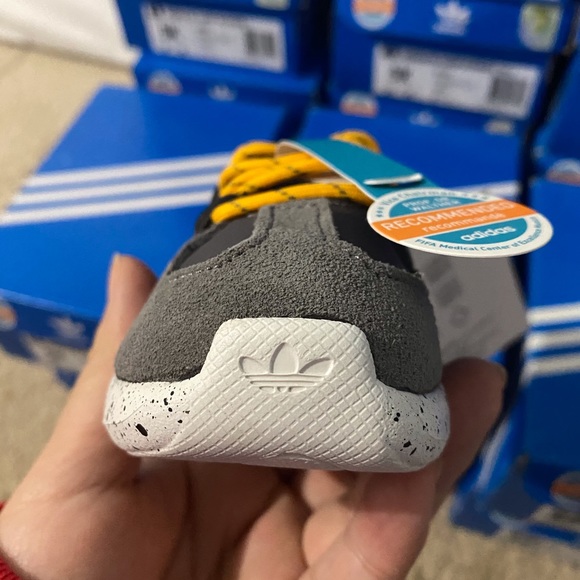 Adidas kids running shoes super comfortable oritq - Picture 4 of 8